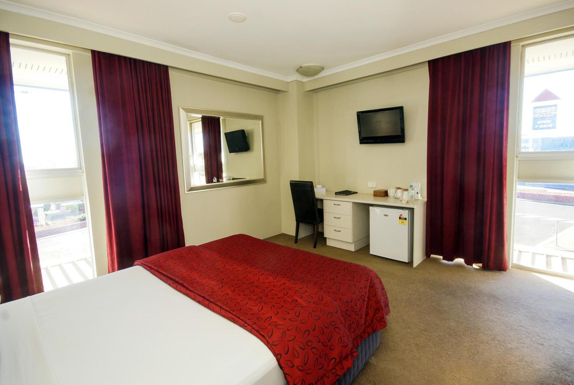 Isa Hotel Маунт Айса Стая снимка