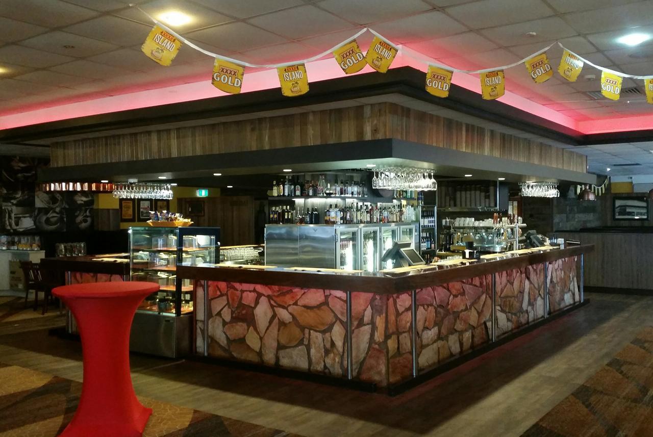 Isa Hotel Маунт Айса Екстериор снимка